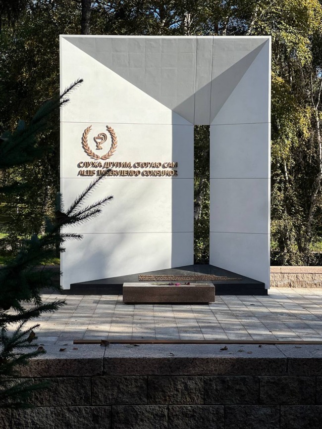Сквер героям-медикам, г. Иркутск, 2023 ул. Станиславского 3 