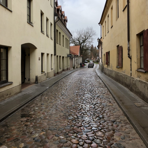 Проезжая часть, мощеная булыжником