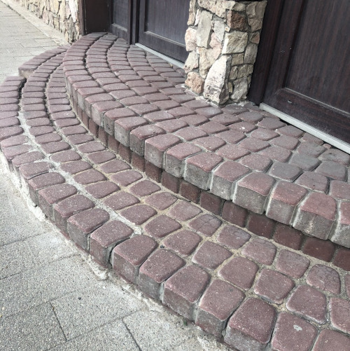 Крылечко из плитки типа Классико