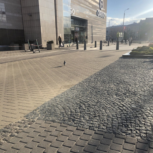 Большая площадь из вибропресса с гранитом