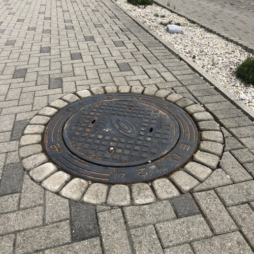 Люк, окантованный вибропрессом