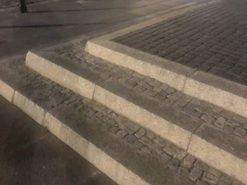 Ступени с колотым гранитом