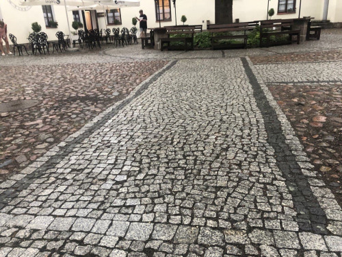 Дворик с колотым гранитом