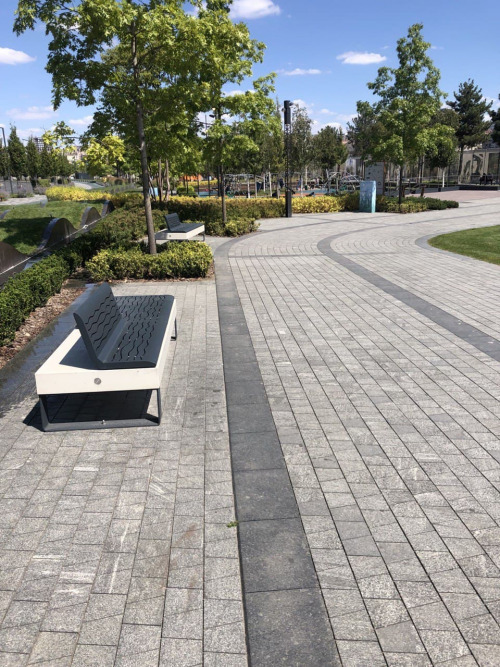 Мелкая гранитная плитка в форме трапеции