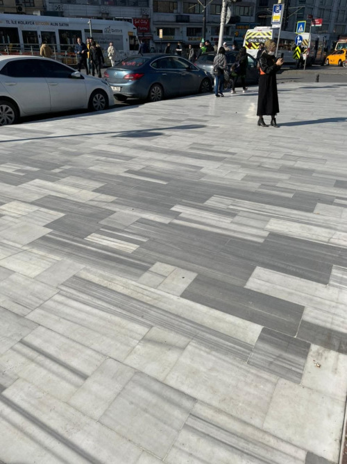 Пиленый мрамор в мощении