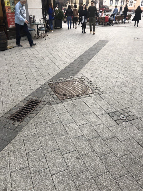 Вставки из колотого гранита