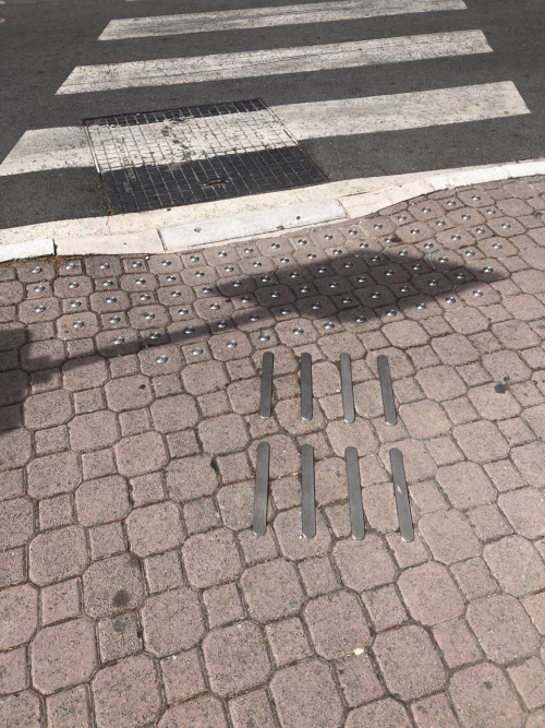 Тактильные вставки для МГН