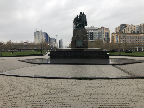 Мощение у памятника