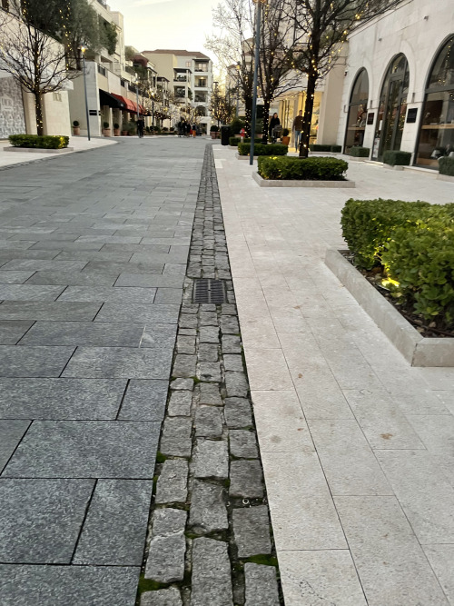 Контрастное мощение