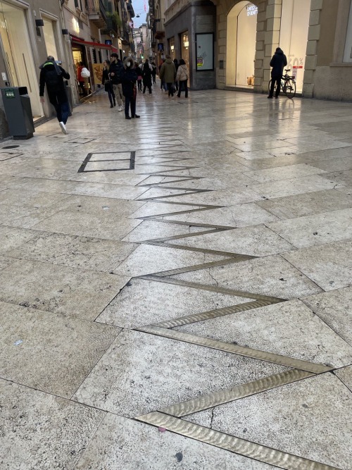 Необычный стык плит