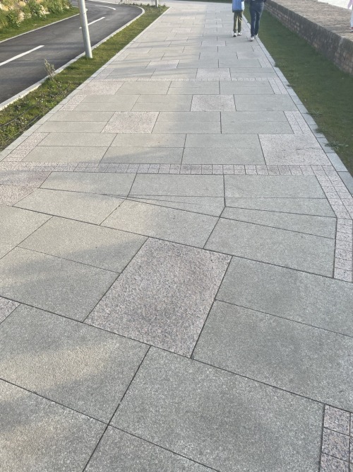 Линии из колотого камня